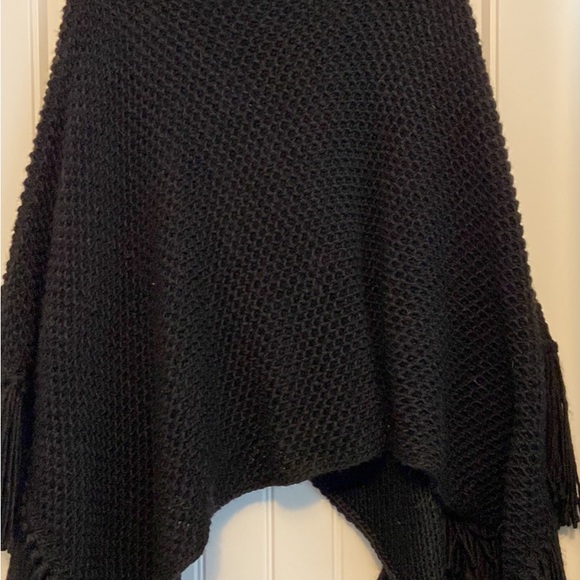 Michael Kors Poncho - Picture 2 of 7